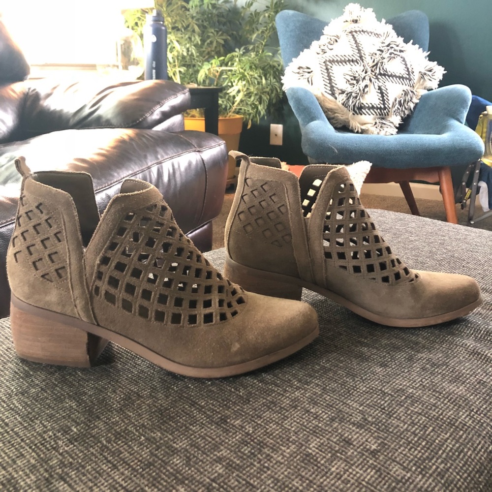 Crown vintage side slit booties